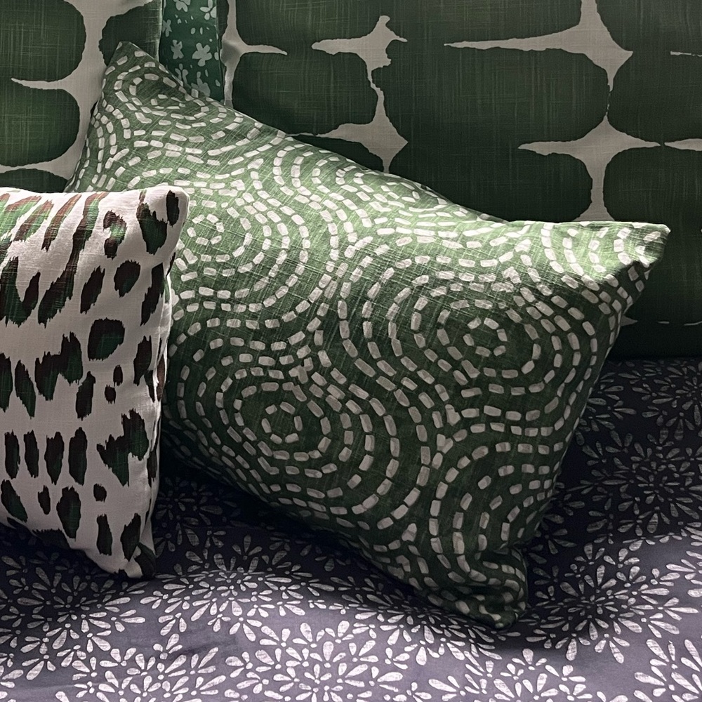 14x20 pillow cover, green and white design